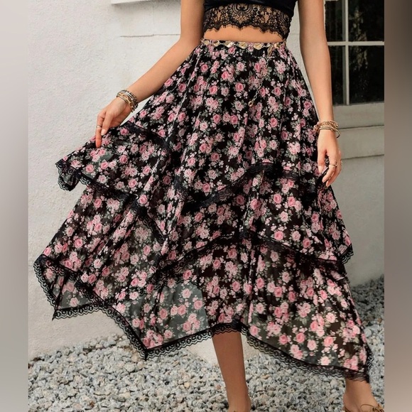 Minimalist Lace Detail Layered Printed Skirt - Picture 5 of 7